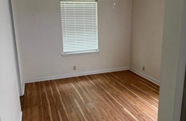 1402 Hillcrest Drive Gallery 3