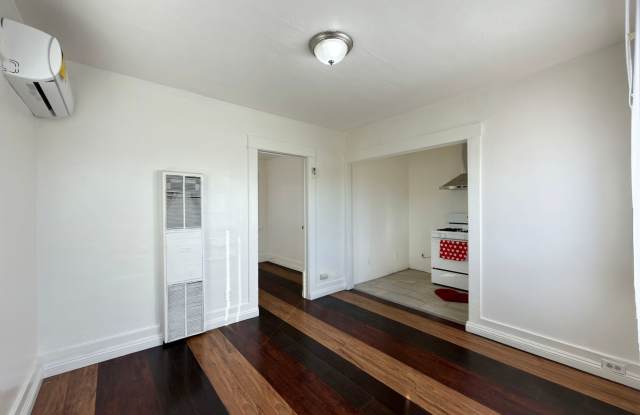 **2255 Linden Ave Long Beach** Downstairs 1 bedroom 1 bath !!2 weeks free OAC!! photos photos
