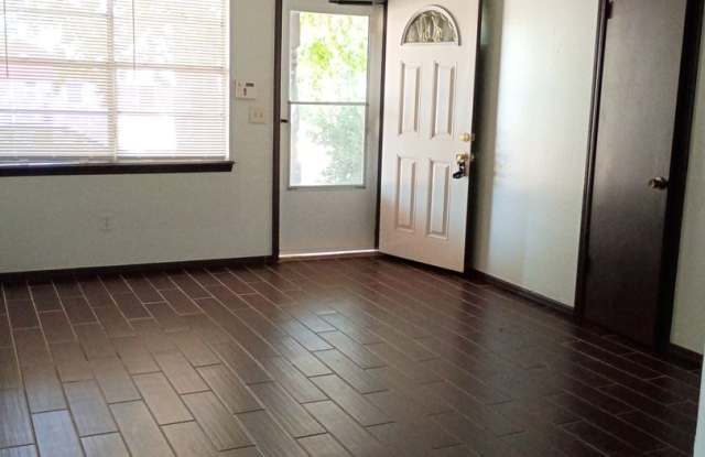 Fresh 3 bed 1.5 bath Gallery 4