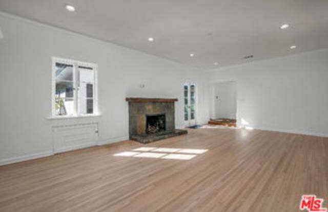 629 North Rexford Drive Gallery 2
