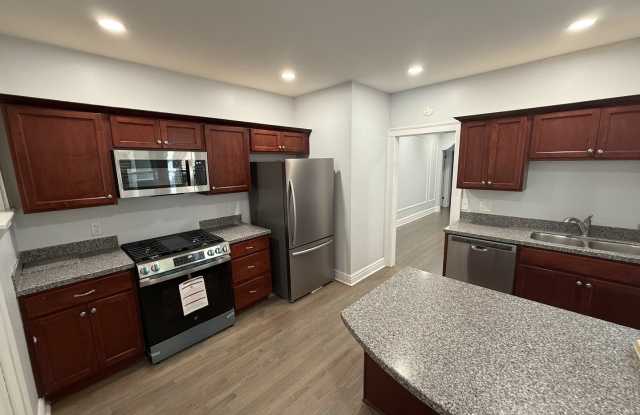2827 W Lunt Avenue Gallery 3