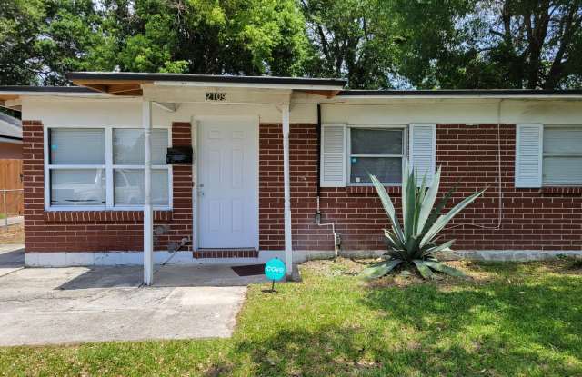 Quaint 3 Bedroom House Downtown Available Now!!! - 2109 West 13th Street, Jacksonville, FL 32209