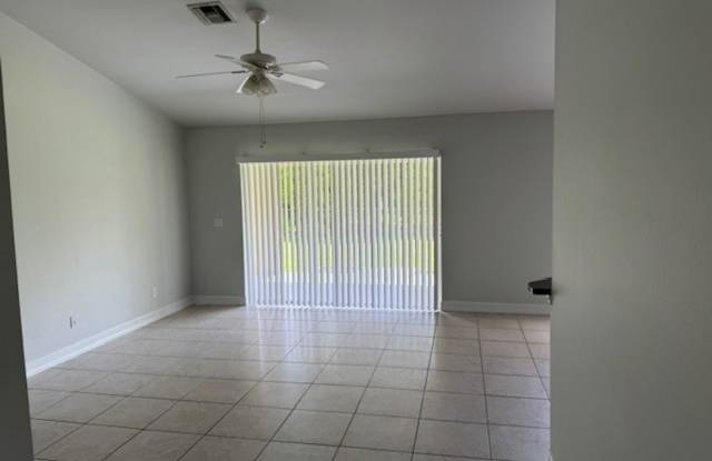SW Cape Coral 3x2 single family home rental. Gallery 4