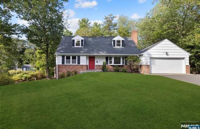 947 E Glen Avenue - 947 East Glen Avenue, Ridgewood, NJ 07450