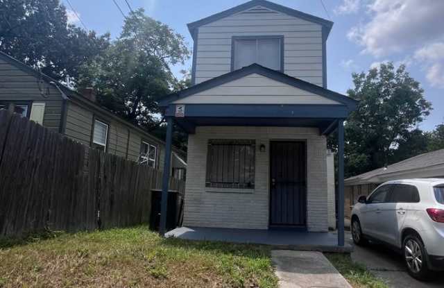 Renovated house in quite Neighborhood Gallery 1