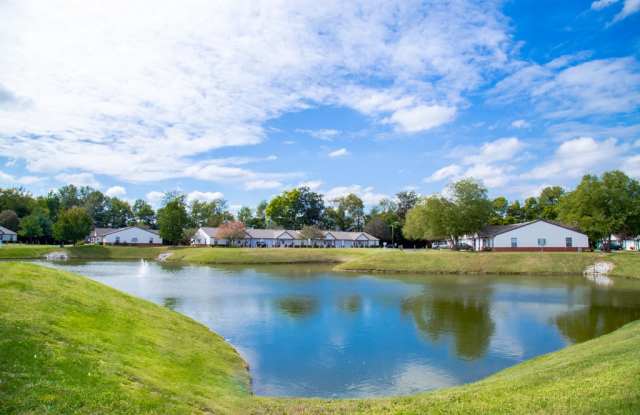 Shady Oak Village - Senior Living Apartments Gallery 2