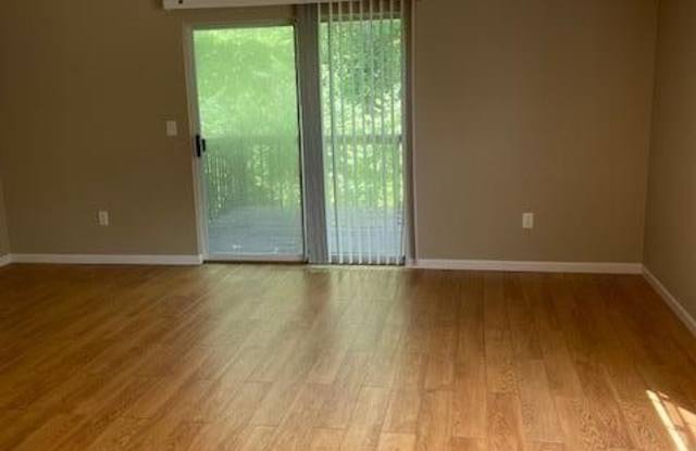 844 Woodside Creek Gallery 2