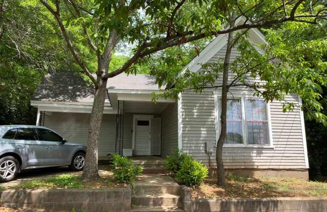 650 REESE STREET | 5 Bed, 3 Bath Gallery 1