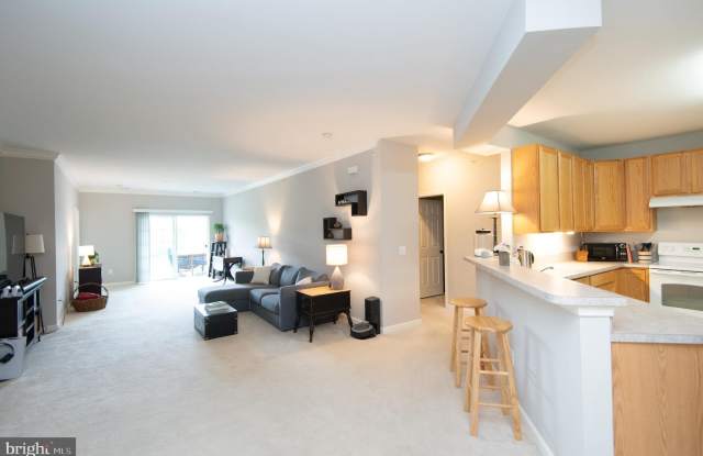 700 CATTAIL COVE Gallery 2