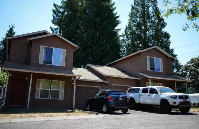 Spacious 3 Bed 2 Bath Townhome * Available July! photos photos