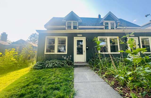 Charming 3 Bedroom with Sundeck!!! photos photos