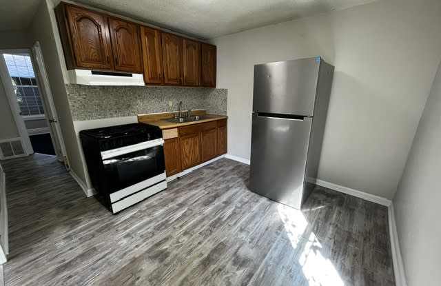 913 Niagara Street - Lower Rear Gallery 1