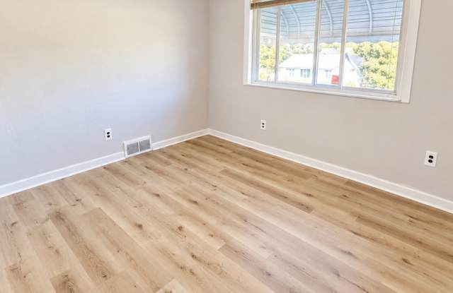Beautifully Renovated 3-Bedroom Home in North Versailles Township! Gallery 4