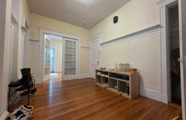 Spacious Modern Brookline 3 Bed Unit Available 9/1/26 Gallery 4