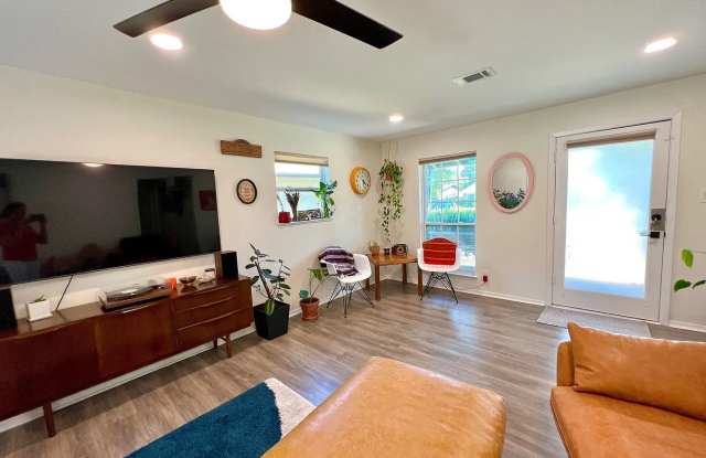 3 BR/2BA | Single Family Home | 1-Car Garage Parking | Gated backyard Gallery 4