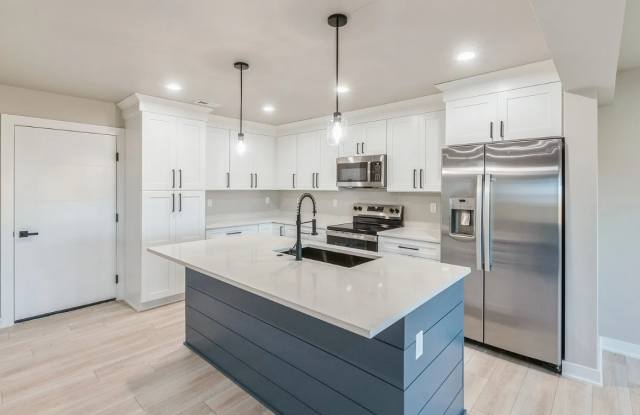 14435 Springbrook Trail - 14435 Springbrook Trail, Urbandale, IA 50323