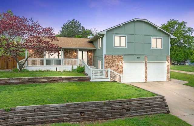 HUGE 4 Bedroom, 3.5 Bathroom! photos photos