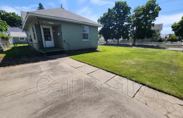 829 W Chelan Ave photos photos
