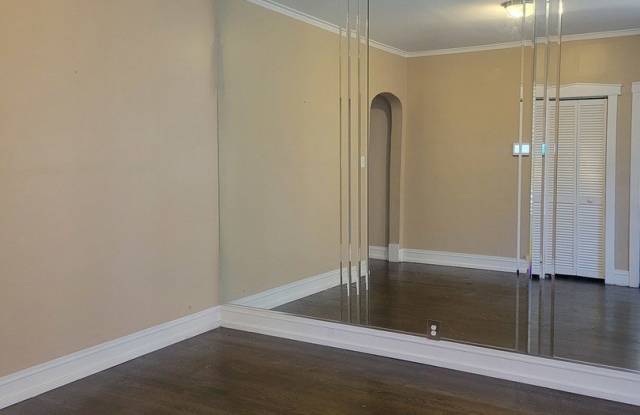 8345 S Manistee Avenue Gallery 3