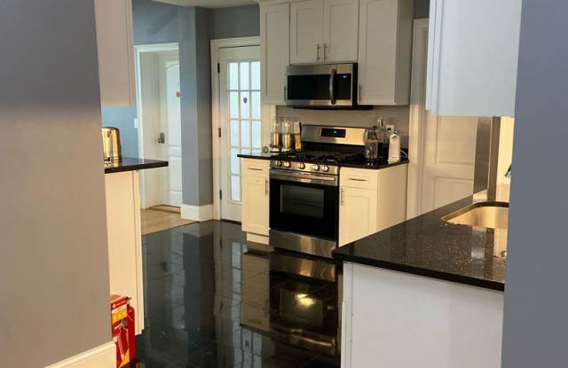 Massive Brighton 8 Bed / 9 Bath House in the 1700 block of Comm Ave!!!! Students Welcome. Avail 9/1/2027 Gallery 3