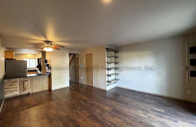 Cozy Updated 2 Bedroom Townhouse Near UCCS Gallery 4