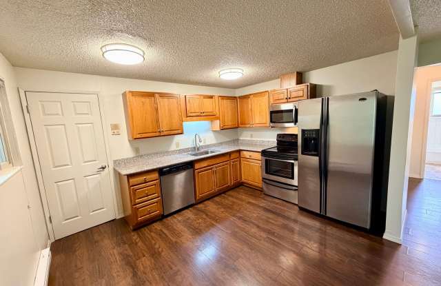 Updated Top Floor 2-Bed with Washer/Dryer, Dishwasher photos photos
