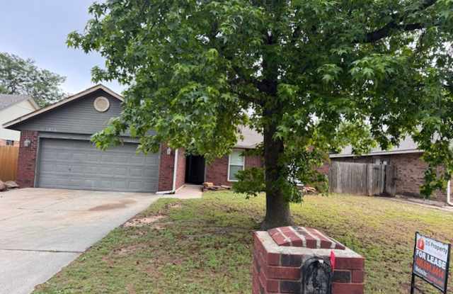 Brand new Luxury vinyl Plank in living, Kitchen and dining, new paint, 3 bed 2 bath 2 car in Mustang Schools! photos photos