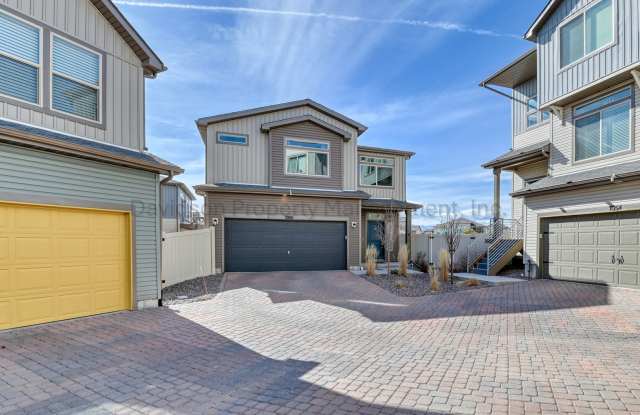 Inviting 3 Bedroom Carriage House in Banning Lewis Ranch photos photos