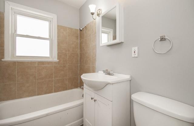 Four bedroom/1 Bath Single Family House! Gallery 4