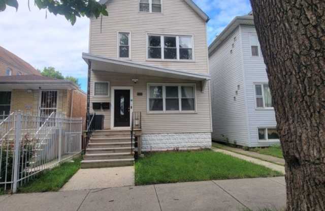 4406 S Maplewood Avenue Gallery 1