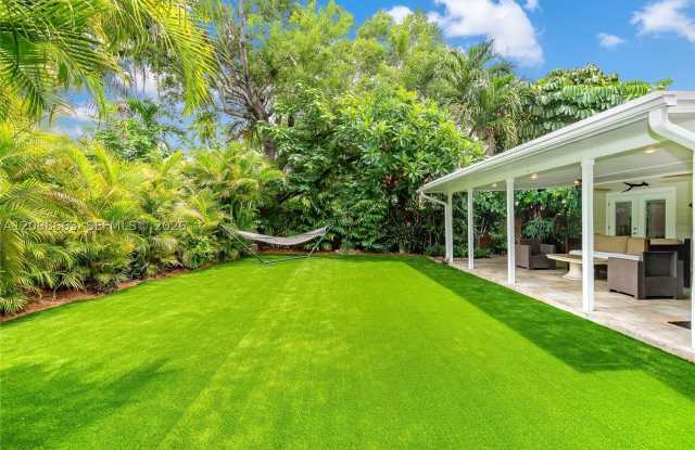 2920 SW 30th Ct Gallery 2