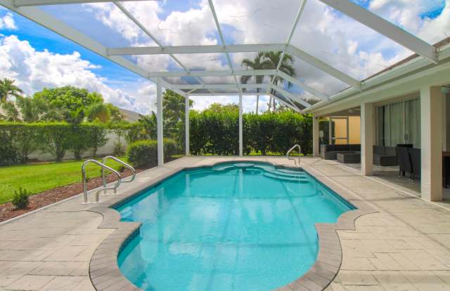 ***STUNNING LAKE FRONT POOL HOME***FURNISHED SEASONAL RENTAL*** Gallery 1