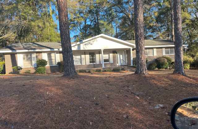 Large 4 bedroom 2 bath house in quiet neighborhood - 503 Cardinal Drive, Dublin, GA 31021