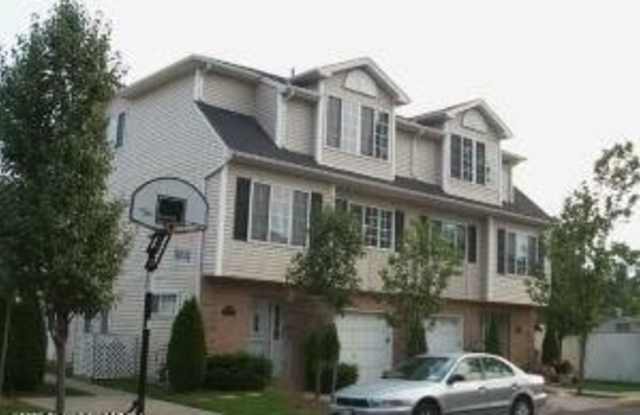 40 Hemlock Lane Gallery 1