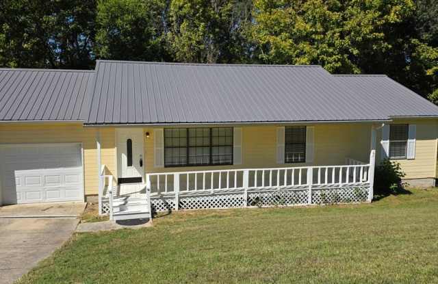 Don't Miss this 3 Bedroom, 2 Full Baths in Ringgold with Garage, Large Deck Gallery 3