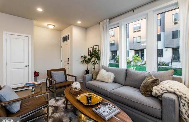 701 LAKEVIEW Gallery 4