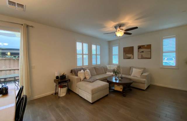 1813 Camino Real Way Gallery 3