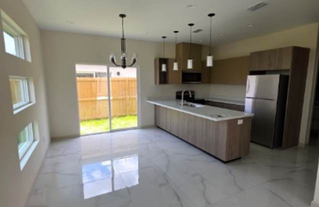 1807 West Violet Drive - 4 photos photos