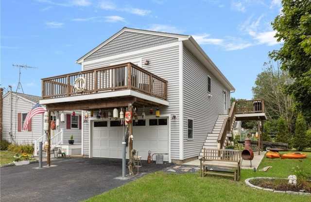 127 Howland Avenue photos photos