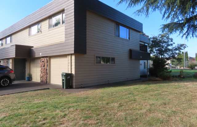 3 Bed/ 1.5 Bath Townhouse Near Gateway Area in Springfield! Spacious with Extra Storage! photos photos 3 Bed/ 1.5 Bath Townhouse Near Gateway Area in Springfield! Spacious with Extra Storage! photos photos