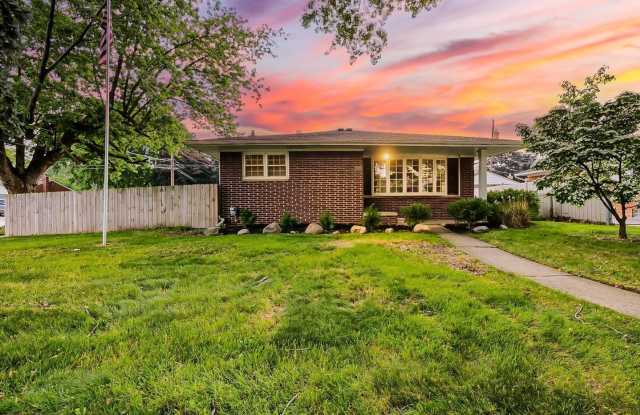 $2300 3 bed 2 bath bungalow photos photos