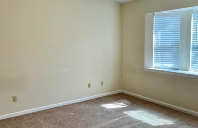 Convenient 3-bedroom, 2-bath home near Campus Gallery 3