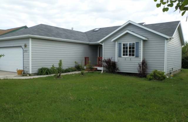 ***$500 off first month rent!!!*** Very Cute House - 3Bed 2Bath - 2717 West Villard Street, Bozeman, MT 59718