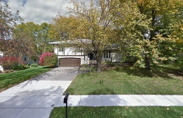 5900 Sun Road - 5900 Sun Road, Edina, MN 55436