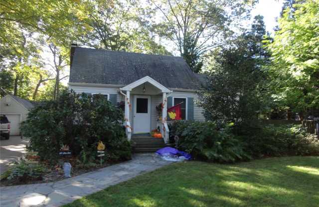 271 Lilac Lane Gallery 1