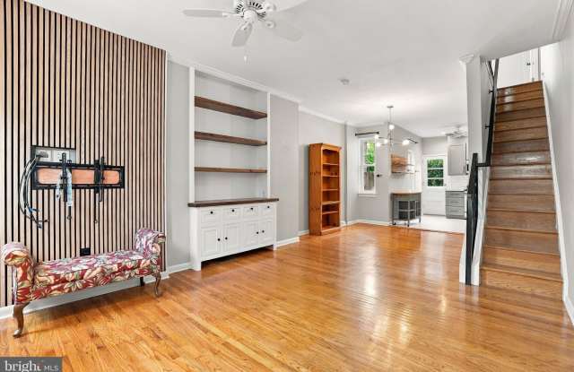 2207 MEMPHIS Street Gallery 2