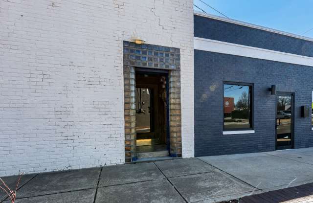 Historic 2-Bed, 2-Bath Apartment in Downtown Springdal Gallery 3