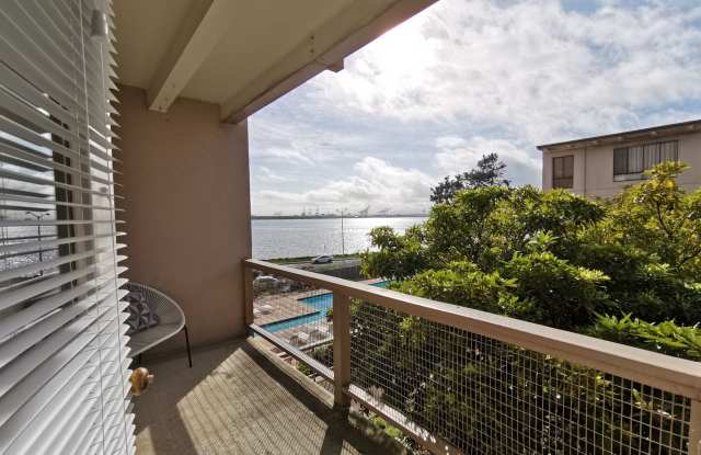 One Bedroom Condo Available in Watergate Community/Emeryville! Gallery 3