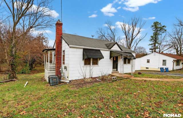 MARCH SPECIAL- 1 Fee month: Charming 2BR House in Saint Louis Gallery 4