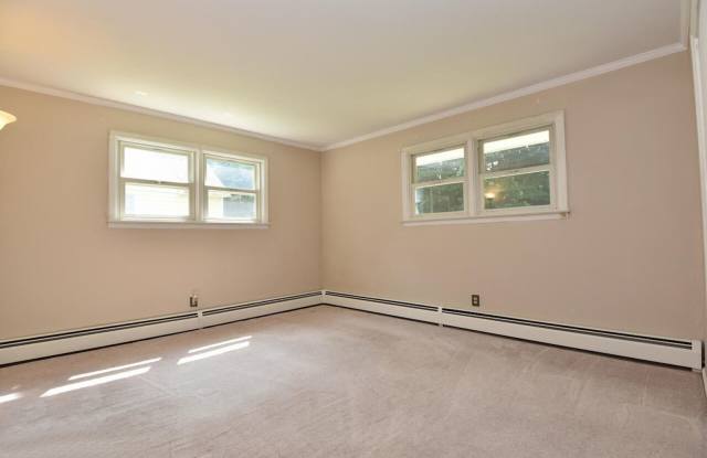 North Colonie School District 4 Bedrooms 1 Bath Gallery 4